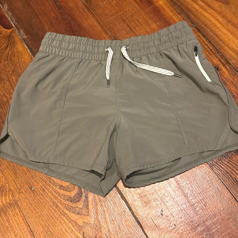 Green Vuori Women’s Athletic Shorts